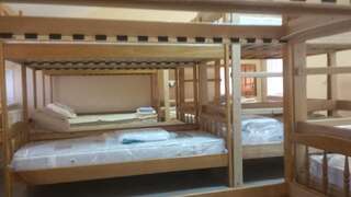 Хостелы Hostel Stozhary Тернополь Спальное место на двухъярусной кровати в общем номере для мужчин и женщин-12